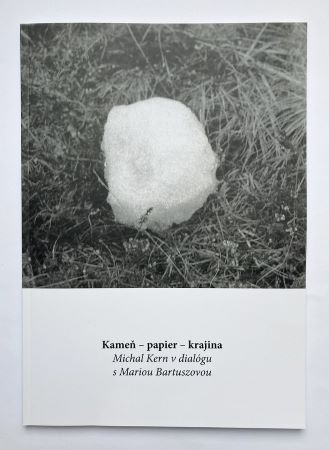 Kameň-papier-krajina / Michal Kern v dialógu s Mariou Bartuszovou - Rock-Paper-Landscape / Michal Kern in Dialogue with Maria Bartuszová